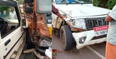 #accident | ഓടി രക്ഷപ്പെട്ടു; ഏറാമല ഗ്രാമ പഞ്ചായത്ത് വാഹനം പുറമേരിയിൽ ടിപ്പർ ലോറിയിൽ ഇടിച്ചുകയറി; ഡ്രൈവർ മദ്യലഹരിയിലെന്ന് പരാതി