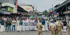  യു.ഡി.വൈ.എഫ്. നേതാക്കളുടെ അറസ്റ്റ്; മുസ്‌ലിം യൂത്ത് ലീഗ് കമ്മിറ്റിയുടെ നേതൃത്വത്തിൽ ബാലുശ്ശേരിയിൽ ചക്ര സ്തംഭന സമരം നടത്തി