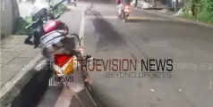 #accident |  കോഴിക്കോട് പേരാമ്പ്രയില്‍ ബൈക്കും പിക്കപ്പ് ലോറിയും കൂട്ടിയിടിച്ച് അപകടം, ബൈക്ക് യാത്രക്കാര്‍ക്ക് പരിക്ക് 