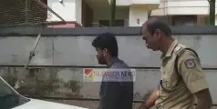 #arrest |  പാനൂരിൽ പട്ടാപ്പകൽ മോഷണത്തിന് ശ്രമിച്ച കള്ളനെ ഓടിച്ചിട്ട് പിടികൂടി നാട്ടുകാർ  