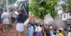 #mannarkkadaccident | വൻ അപകടം, ലോറി പാഞ്ഞുകയറി അപകടത്തിൽ മൂന്ന് വിദ്യാർത്ഥികളുടെ നില ഗുരുതരം, മരണം നാലായി 