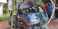 #accident | കോഴിക്കോട് ഒമ്നി വാൻ വൈദ്യുതി പോസ്റ്റുകളിൽ ഇടിച്ചു, യാത്രക്കാര്‍ക്ക് നിസാര പരിക്ക്