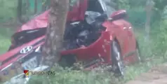 #Caraccident |  ശബരിമല തീര്‍ഥാടകര്‍ സഞ്ചരിച്ച് കാര്‍ അപകടത്തില്‍പ്പെട്ടു;  അഞ്ച് പേര്‍ക്ക് പരിക്ക്,രണ്ടു പേരുടെ നില ഗുരുതരം 