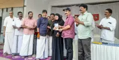 'ലോകം ഖത്തറിൽ ചുറ്റിയ കാലം'; അശ്റഫ് തൂണേരിയുടെ പുസ്തകം പ്രകാശനം ചെയ്തു 