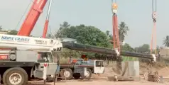 വടകരയിൽ ഉയരപ്പാത നിർമാണത്തിനിടെ കൂറ്റൻ ക്രെയിൻ തകർന്നു വീണു; അപകടം കൗണ്ടർ വെയ്‌റ്റ് ഉറപ്പിക്കുന്നതിനിടെ 