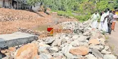 പരാതി ഉയർന്നു; വിലങ്ങാട് ഉരുൾപൊട്ടലിൽ വന്നടിഞ്ഞ അവശിഷ്ടങ്ങൾ പുഴയിൽതന്നെ തള്ളുന്നത് ഭീഷണിയായി 