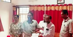 കേളകം ഇ എം എസ് സ്മാരക ലൈബ്രറിക്ക്  മൈക്ക് സെറ്റ് കൈമാറി