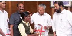 പരിഷ്‌കരിച്ച പത്താം ക്ലാസ് പാഠപുസ്തകങ്ങളുടെ പ്രകാശനം മുഖ്യമന്ത്രി പിണറായി വിജയന്‍ തിരുവനന്തപുരത്ത് നിര്‍വഹിച്ചു