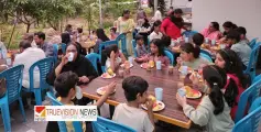 പന്ന്യന്നൂരിൽ പ്രൊഫ അബ്ദുൽ ഖാദർ കൾച്ചറൽ സെൻ്ററിൻ്റെ നേതൃത്വത്തിൽ നടന്ന  ഇഫ്താർ സംഗമം വേറിട്ട കാഴ്ചയായി