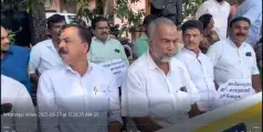 തലശ്ശേരി മുനിസിപ്പൽ ഓഫീസിനു  മുന്നിൽ കോൺഗ്രസ് ധർണ നടത്തി