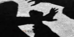 ഡെലിവറി ജീവനക്കാരന്‍റെ കൈ തല്ലിയൊടിച്ചു, ചോദ്യം ചെയ്ത പൊലീസുകാരന്‍റെ തലയിൽ ആഷ് ട്രേ കൊണ്ടടിച്ച് യുവാവ്