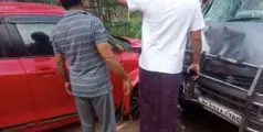 നിയന്ത്രണം വിട്ട വാൻ കാറിലും ബൈക്കിലും ഇടിച്ചുകയറി; മൂന്നുപേർക്ക് പരിക്ക്‌