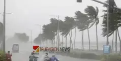 വരും ദിവസങ്ങളിലും  ശക്തമായ മഴ തുടരും, പുറത്തേക്കിറങ്ങുമ്പോൾ കുടയെടുക്കാൻ മറക്കണ്ട 