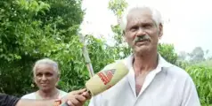 പൊലീസ് സുരക്ഷ ഒഴിവാക്കി പ്രിയങ്ക ഗാന്ധി കർഷകന്‍റെ വീട്ടിൽ; അപ്രതീക്ഷിത സന്ദര്‍ശനത്തിന്‍റെ സന്തോഷത്തിൽ ജോണി