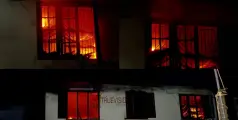 കോഴിക്കോട് ആക്രി ഗോഡൗണിന് തീപിടിച്ചു; തീ അണയ്ക്കാനുള്ള ശ്രമം തുടരുന്നു