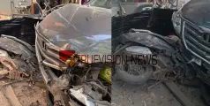 ഡ്രൈവർ ഉറങ്ങിപ്പോയി, ഇന്നോവ കാർ കടയിലേക്ക് ഇരച്ചു കയറി, രണ്ടുപേർക്ക് പരിക്ക് 