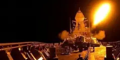 രംഗത്തിറങ്ങി നാവിക സേന, മിസൈല്‍ വര്‍ഷിച്ച് ഐഎന്‍എസ് വിക്രാന്ത്; കറാച്ചി തുറമുഖത്ത് നാശനഷ്ടം