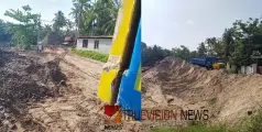 കോടികൾ മുക്കുന്ന കരിമണൽ ഖനനം പുരോഗമിക്കുന്നു; കണ്ണീരോടെ സ്ഥലം വിട്ട് നൽകി ചവറ കരിത്തുറ - ഇടത്തുരുത്ത് നിവാസികൾ 