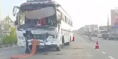 എറണാകുളത്ത് ദേശീയ പാതയിൽ ടൂറിസ്റ്റ് ബസ് കണ്ടെയ്നർ ലോറിക്ക് പിന്നിൽ ഇടിച്ച് അപകടം: 28 പേർക്ക് പരിക്ക്