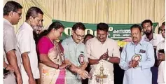 കൊളവല്ലൂർ പി.ആർ മെമ്മോറിയൽ ഹയർ സെക്കൻ്ററി സ്കൂളിൽ നിന്നും വിരമിക്കുന്ന അധ്യാപകർക്ക് യാത്രയയപ്പ് നൽകി  