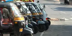 യാത്രക്കാർ ദുരിതത്തിൽ; വടകരയിൽ മലിന ജലം റോഡിലേക്ക് ഒഴുക്കുന്നത് തടയണം -ഓട്ടോ കൂട്ടായ്മ