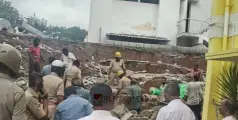 കനത്ത മഴയിൽ മതിൽ തകര്‍ന്ന് വീണ് യുവതിക്ക് ദാരുണാന്ത്യം