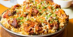 അടിയോടടി.....! ബിരിയാണിക്കൊപ്പം സാലഡ് കിട്ടിയില്ല; കൊല്ലത്ത് കല്യാണ വീട്ടിൽ കേറ്ററിങ് തൊഴിലാളികൾ തമ്മിൽത്തല്ലി, നാല് പേർക്ക് പരിക്ക്