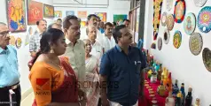 വർണ്ണങ്ങൾ ചിറകുകളായി; പ്രീതി രാധേഷിൻ്റെ പെയിൻ്റിംഗ് എക്സിബിഷൻ വടകര കചികയിൽ തുടക്കം 