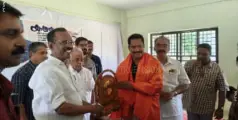വിരമിക്കുന്ന സ്റ്റേറ്റ് വൊക്കേഷണല്‍ ഗൈഡന്‍സ് ഓഫീസര്‍ പി. രാജീവന് പേരാമ്പ്രയുടെ സ്‌നേഹാദരം