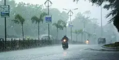 സംസ്ഥാനത്ത് കനത്ത മഴ: സ്ഥിതിഗതികള്‍ വിലയിരുത്താന്‍ ഉച്ചയ്ക്ക് 12 മണിക്ക് ജില്ലാ കളക്ടര്‍മാരുടെ യോഗം