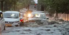 ഡല്‍ഹിയില്‍ കനത്ത മഴ; നിരവധി സ്ഥലങ്ങളില്‍ വെള്ളക്കെട്ട്, 25 വിമാനങ്ങള്‍ വഴിതിരിച്ചു വിട്ടു