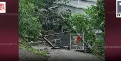 ശക്തമായ കാറ്റിലും മഴയിലും പട്ടുവത്ത് ട്രാൻസ്ഫോർമർ തകർന്നുവീണു