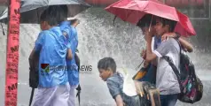 കനത്ത മഴ തുടരുന്നു; കണ്ണൂർ ജില്ലയിലെ വിദ്യാഭ്യാസ സ്ഥാപനങ്ങൾക്ക് നാളെ അവധി