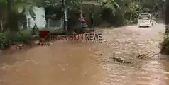റോഡില്‍ വെള്ളക്കെട്ട്; അരൂര്‍ -തീക്കുനി റൂട്ടില്‍ ഗതാഗതം തടസപ്പെട്ടു