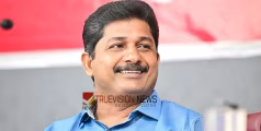 പിറന്നനാട്ടിൽ പൊരുതാൻ, നിലമ്പൂരിന്  എം സ്വരാജ് ഇടതുമുന്നണി സ്ഥാനാർത്ഥി