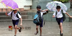 പെരുമഴ; മൂന്ന്  ജില്ലകളിലെ വിദ്യാഭ്യാസ സ്ഥാപനങ്ങൾക്ക് ഇന്ന് അവധി
