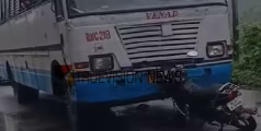 റോഡിലെ കുഴിയില്‍ വീഴാതിരിക്കാന്‍  ബൈക്ക് വെട്ടിച്ചു; ബൈക്ക് കെഎസ്ആര്‍ടിസി ബസിലിടിച്ച് യാത്രികൻ മരിച്ചു