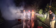 ഇടുക്കിയിൽ ഓടിക്കൊണ്ടിരുന്ന കാറിൽ ആളിപ്പടർന്ന് തീ; ദേശീയപാതയിൽ ഗതാഗതം തടസ്സപ്പെട്ടു