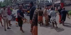 ലഹരി വില്പനക്കാരനെ ഡി വൈഎഫ്ഐ പ്രവർത്തകർ തെരുവിൽ നേരിട്ടു; സംഭവം മാഹി പന്തക്കലിൽ