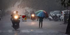 കനത്ത മഴയ്ക്ക് തൽക്കാലം വിശ്രമം;​​ ഒറ്റപ്പെട്ട മഴ തുടരും, നാളെ രണ്ടു ജില്ലകളിൽ യെല്ലോ അലർട്ട് 