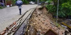 വടക്കുകിഴക്കൻ സംസ്ഥാനങ്ങളിൽ പ്രളയം, മണ്ണിടിച്ചിൽ: മരണം 36 ആയി, ദുരിതത്തിലായത് അഞ്ച് ലക്ഷത്തിലേറെപേർ .