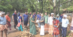 പാനൂർ മേഖലയിൽ കാലം തെറ്റി പെയ്ത മഴയിൽ കപ്പ  കർഷകരുടെ വിലാപം ; 1800 കിലോ കപ്പ വിറ്റഴിച്ച് കർഷകരുടെ കണ്ണീരൊപ്പി  ഡിവൈഎഫ്ഐ യൂത്ത് ബ്രിഗേഡ്