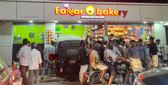 കുറ്റ്യാടി തളീക്കരയിൽ ഓട്ടോറിക്ഷ ബേക്കറി കടയിലേക്ക് പാഞ്ഞുകയറി അപകടം, ഓട്ടോ ഡ്രൈവർക്ക് പരിക്ക് 