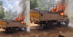 പള്ളൂര്‍ ഇരട്ടപ്പിലാക്കൂലില്‍ നിര്‍ത്തിയിട്ട പിക് അപ്പ് വാനിന്  തീപ്പിടിച്ചു ; മാഹി ഫയർഫോഴ്സ് സ്ഥലത്തെത്തി അപകടമൊഴിവാക്കി, മുന്‍വശം പൂര്‍ണ്ണമായും കത്തി നശിച്ചു.