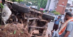 മട്ടന്നൂരിൽ   ബൊലേറോ ജീപ്പ് നിയന്ത്രണം വിട്ട്  മറിഞ്ഞ് അപകടം 