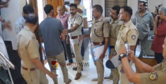 പിടിവീണിട്ടും അടങ്ങുന്നില്ലേ; തെളിവെടുപ്പിനിടെ പൊലീസിൻ്റെ തോക്ക് തട്ടിപ്പറിക്കാൻ മോഷ്ടാവിന്റെ പരാക്രമം