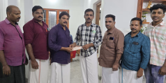 സി.എം.കുമാരൻ്റെ നാൽപ്പതാം ചരമദിനത്തിൽ IRPC ക്ക് ധനസഹായം നൽകി
