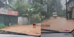 കനത്ത മഴ; കുയ്തേരിയിൽ കടകളിൽ വെള്ളം കയറി