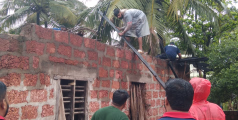 അതിശക്തമായ മഴയിൽ തകർന്നു വീണ വീടിന് സഹായവുമായി DYFI യൂത്ത് ബ്രിഗേഡ് 