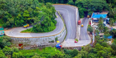 കുറ്റ്യാടി ചുരം വഴി വിട്ടോ...; താമരശ്ശേരി ചുരത്തിൽ ഗതാഗത നിയന്ത്രണം, അത്യാവശ്യ വാഹനങ്ങൾ മാത്രം പോകാൻ അനുവദിക്കും